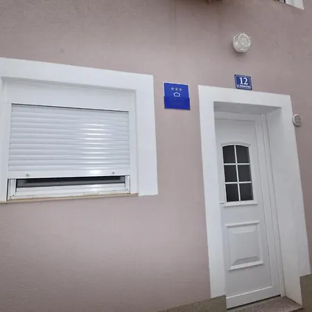 Kuca Na Plazi *